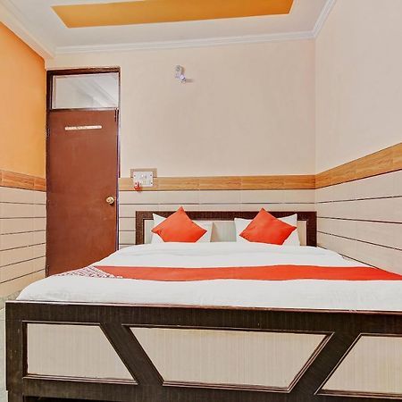 Oyo Park View Guest House Near Edm Mall Нью-Дели Экстерьер фото