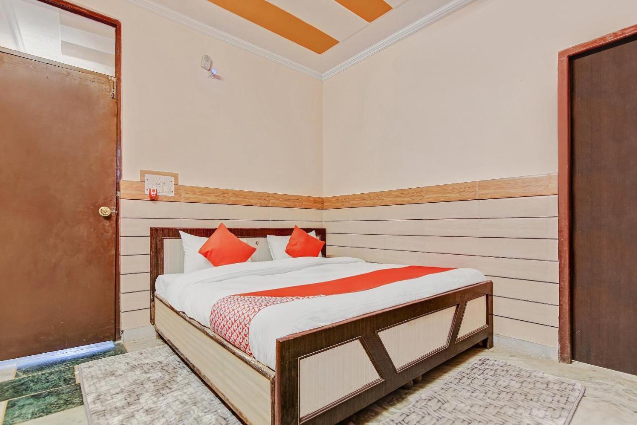 Oyo Park View Guest House Near Edm Mall Нью-Дели Экстерьер фото