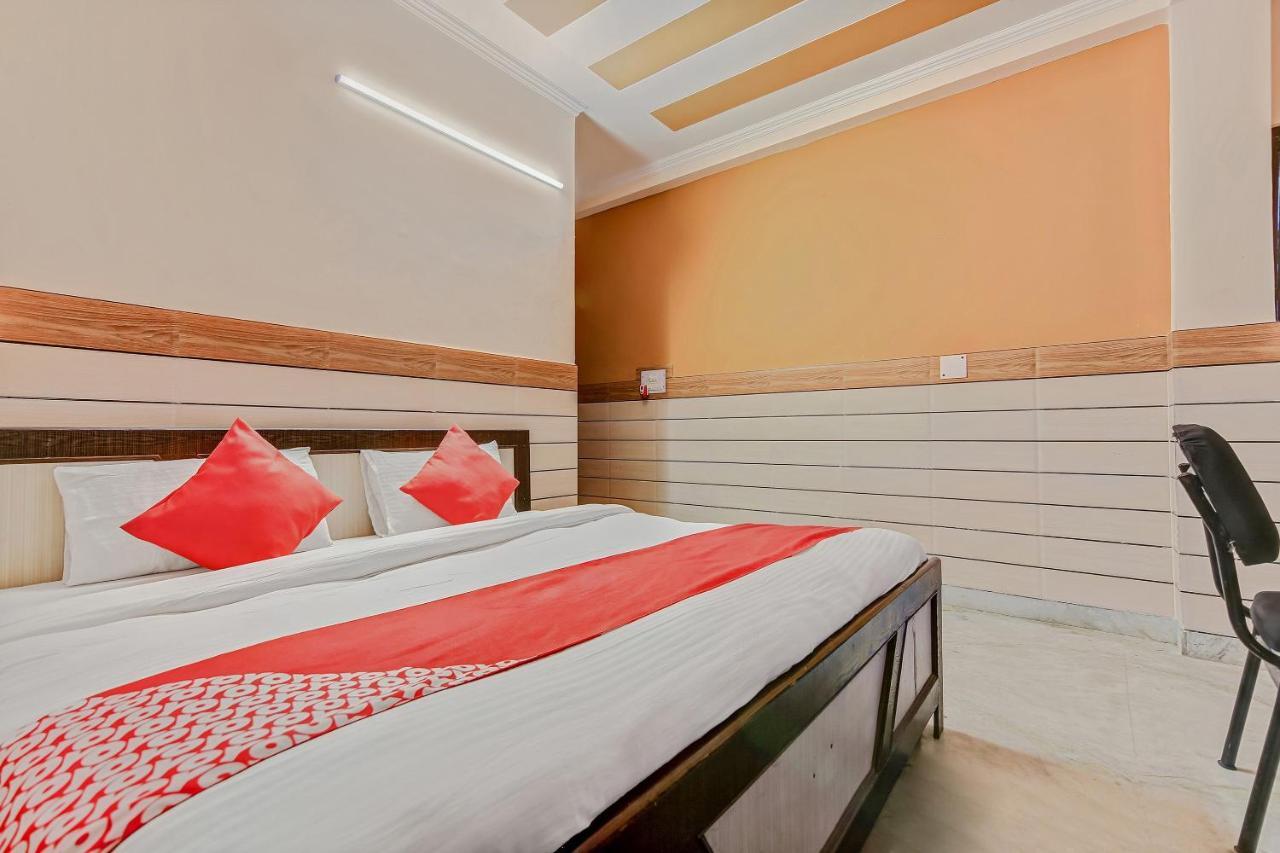 Oyo Park View Guest House Near Edm Mall Нью-Дели Экстерьер фото