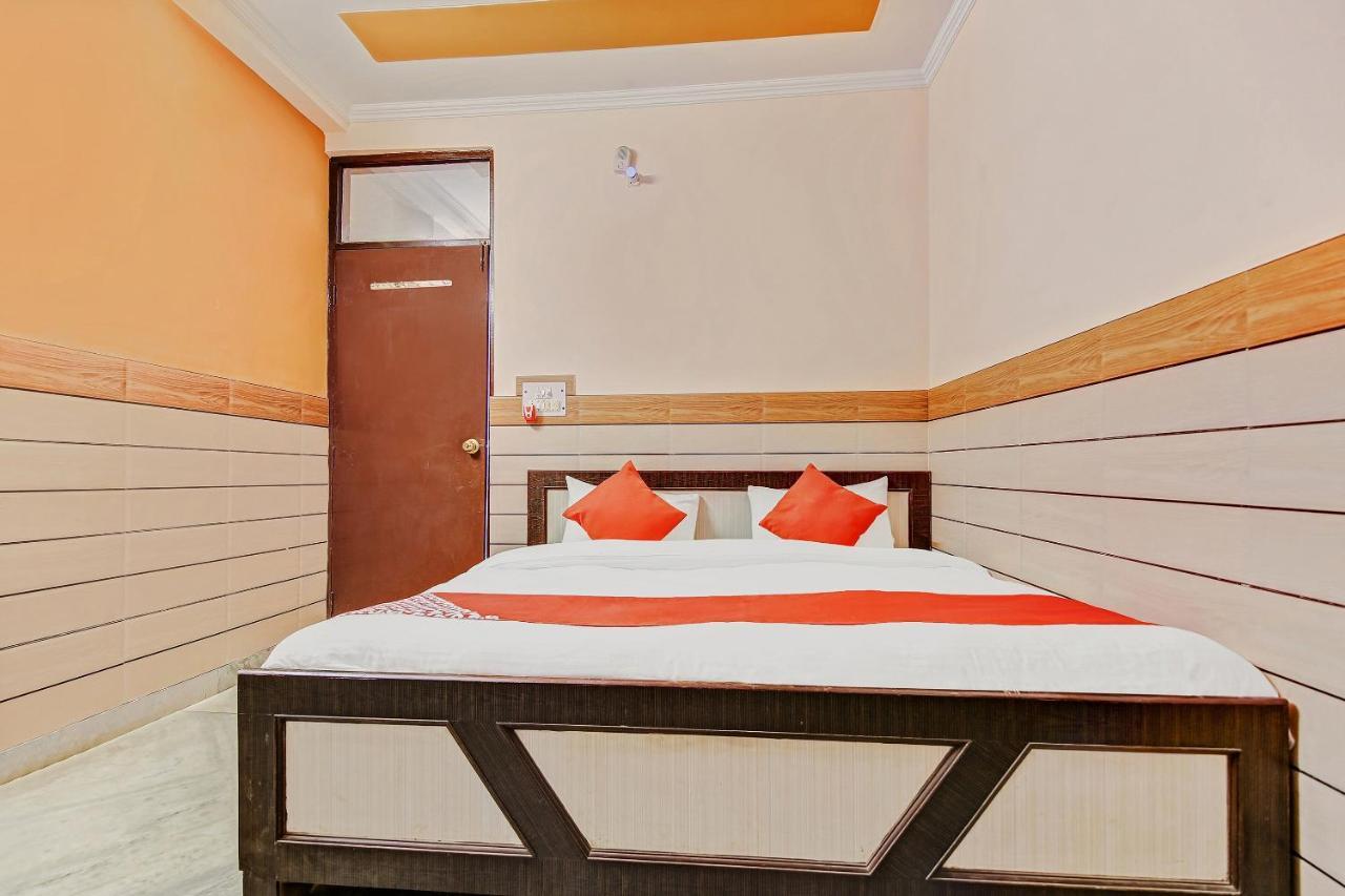 Oyo Park View Guest House Near Edm Mall Нью-Дели Экстерьер фото