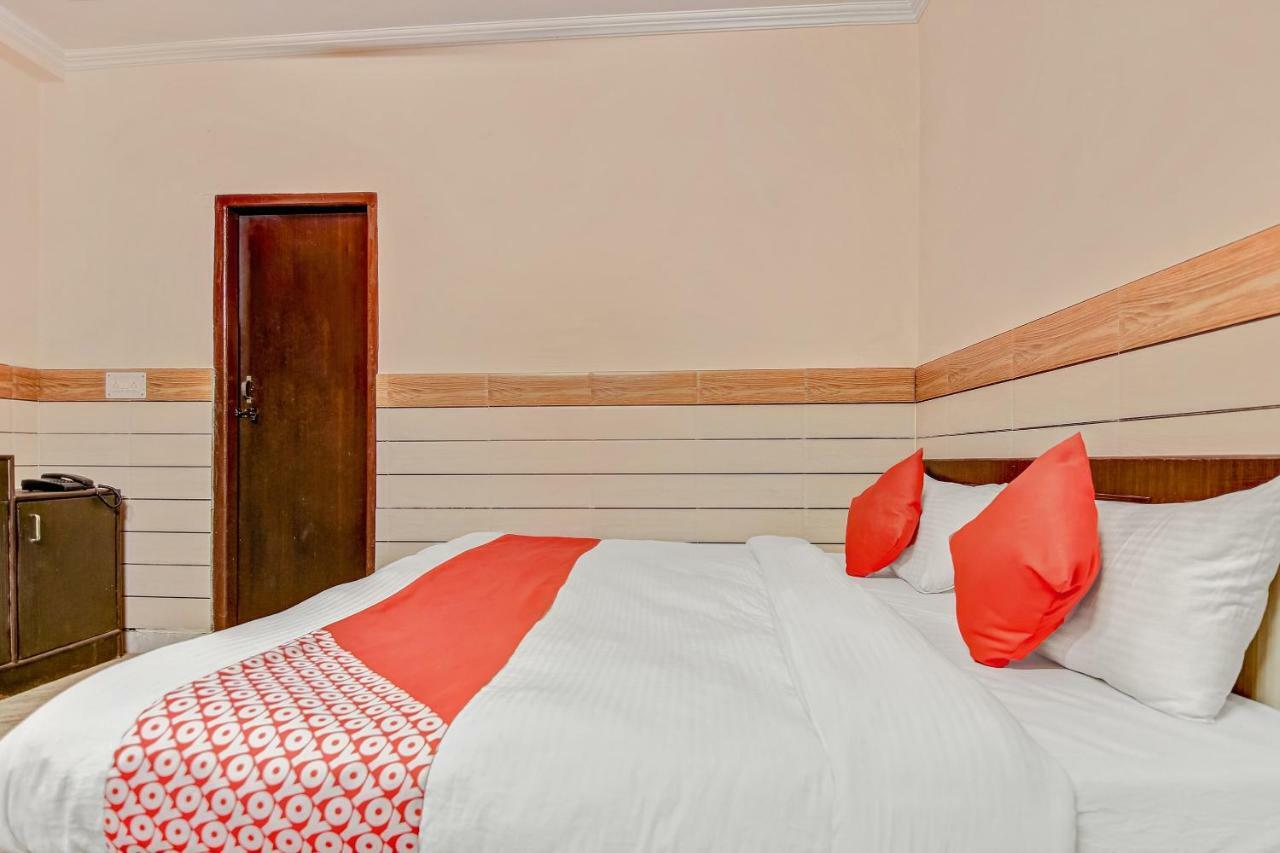 Oyo Park View Guest House Near Edm Mall Нью-Дели Экстерьер фото